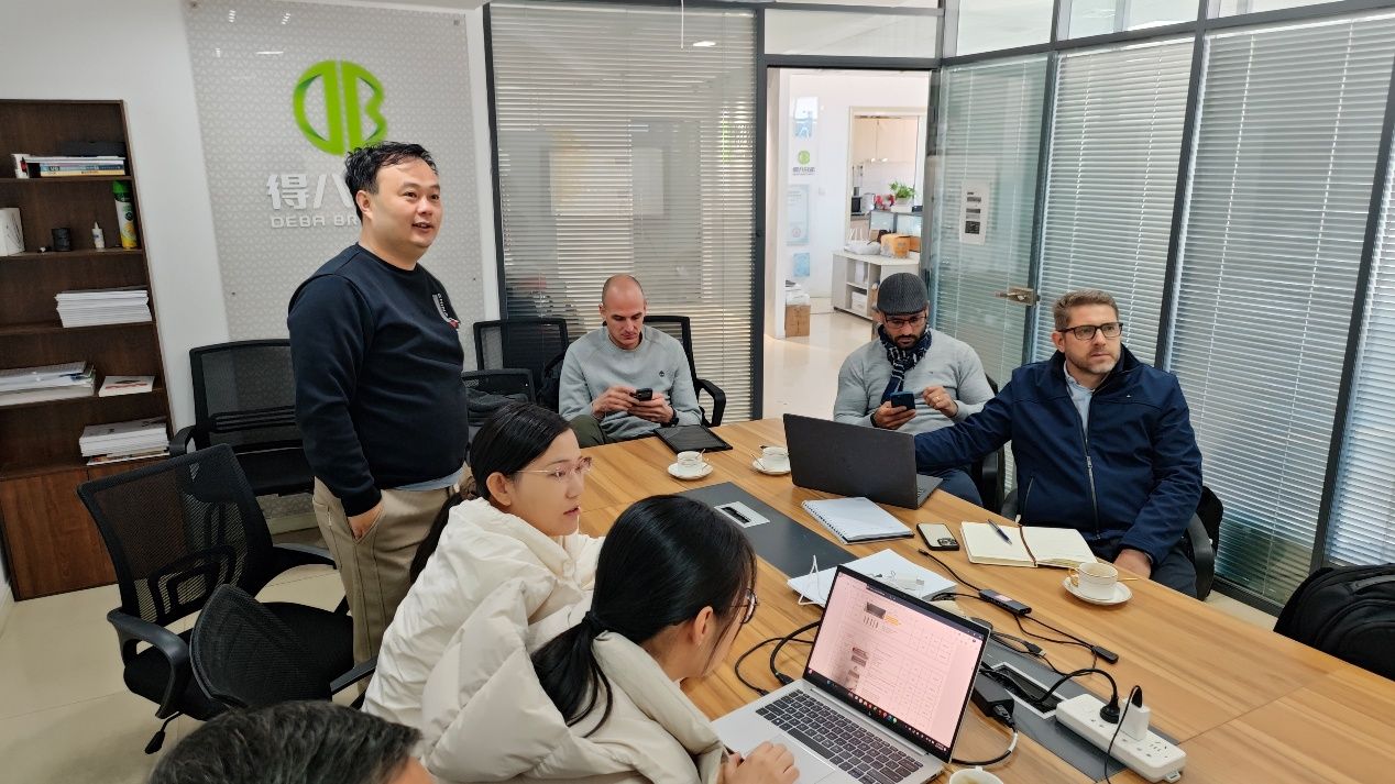 ລູກຄ້າ Paraguayan ໄປຢ້ຽມຢາມພີ່ນ້ອງ Deba, ອະນຸມັດແຜນການລ້ຽງຫມູ 12,000-Sow ແລະຄວາມເຂັ້ມແຂງຂອງຜະລິດຕະພັນ