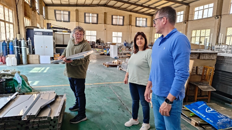 ລູກຄ້າສິບປີ Manolo ຈາກສະເປນໄປຢ້ຽມຢາມ Debabrother ອີກເທື່ອຫນຶ່ງ